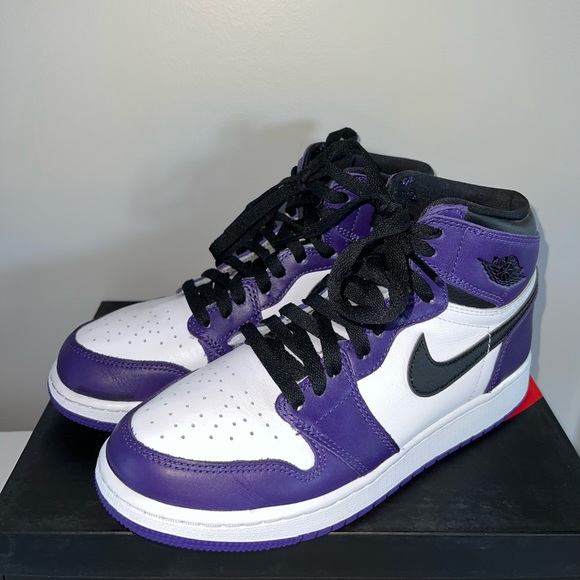Jordan 1 Retro High Purple White (GS) Size: 7Y = 8.5W. - Picture 1 of 5
